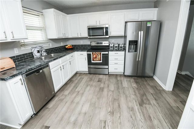 204 NW 114th Terrace, Kansas City, MO 64155