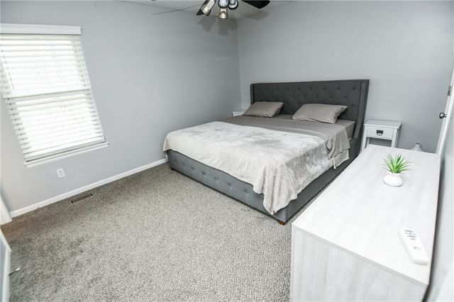 204 NW 114th Terrace, Kansas City, MO 64155