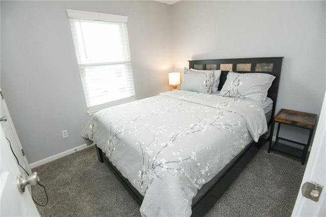 204 NW 114th Terrace, Kansas City, MO 64155