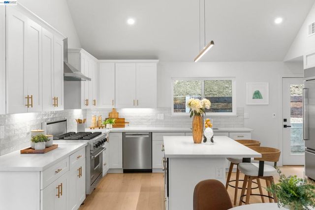 2464 Larkey Lane, Walnut Creek, CA 94597