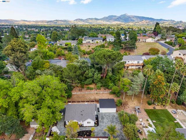 2464 Larkey Lane, Walnut Creek, CA 94597