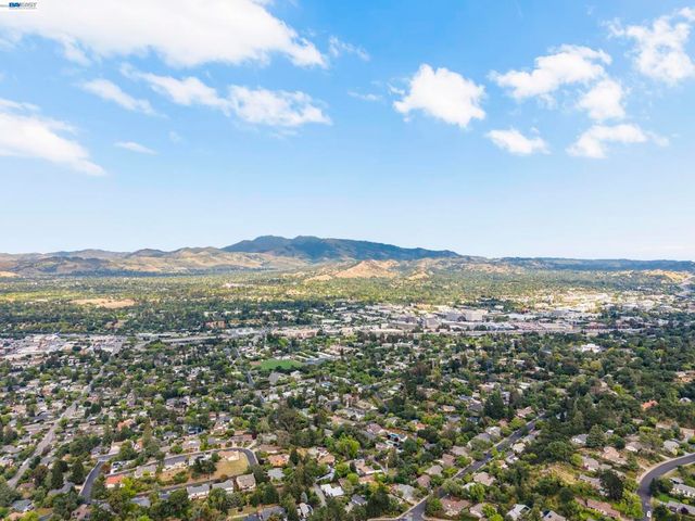2464 Larkey Lane, Walnut Creek, CA 94597