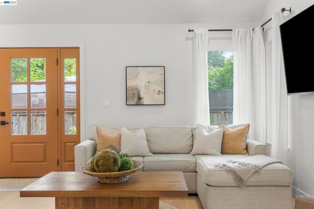 2464 Larkey Lane, Walnut Creek, CA 94597