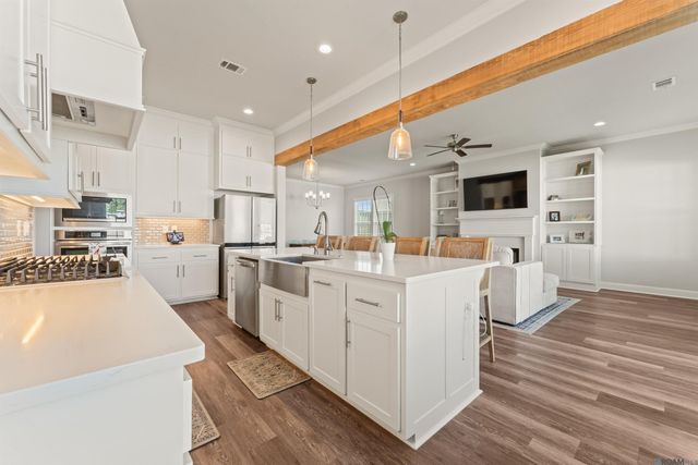 1109 Ambassador Ci, Zachary, LA 70791