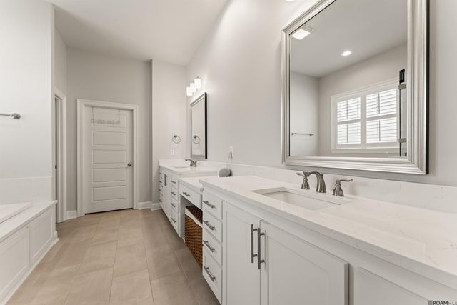 1109 Ambassador Ci, Zachary, LA 70791