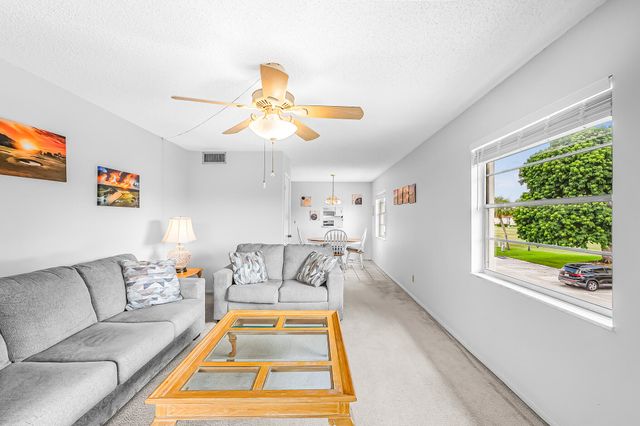 26 Pine Arbor Lane 207, Vero Beach, FL 32962