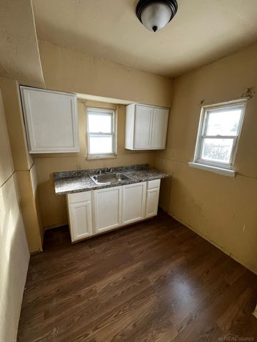 19235 LAMONT Street, Detroit, MI 48234