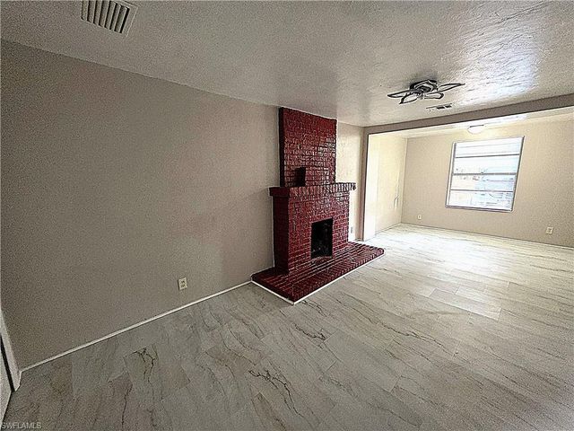 135 Powell Creek CIR, North Fort Myers, FL 33917