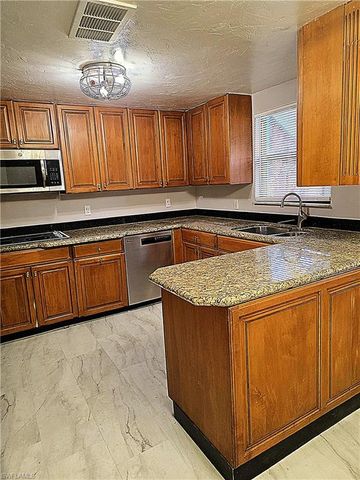 135 Powell Creek CIR, North Fort Myers, FL 33917