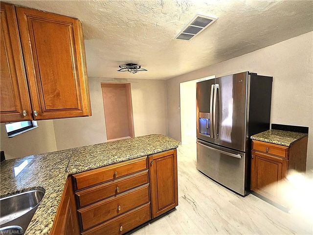 135 Powell Creek CIR, North Fort Myers, FL 33917