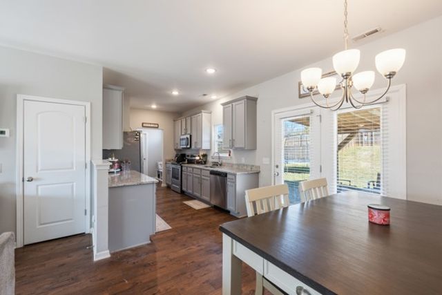 714 Monarchos Bnd, Burns, TN 37029