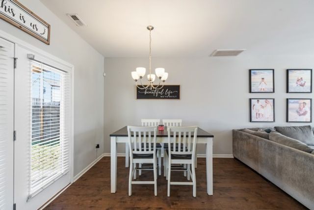 714 Monarchos Bnd, Burns, TN 37029