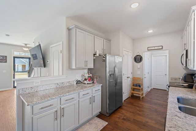 714 Monarchos Bnd, Burns, TN 37029