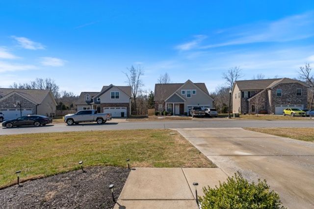 714 Monarchos Bnd, Burns, TN 37029
