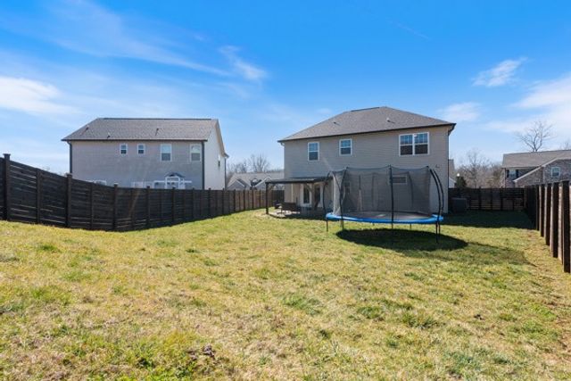 714 Monarchos Bnd, Burns, TN 37029