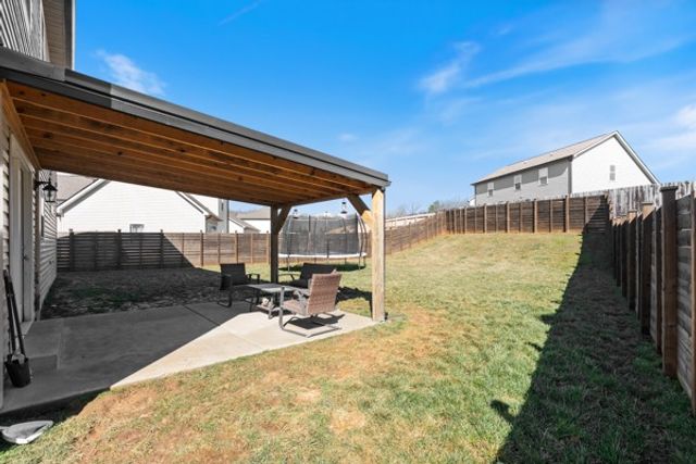 714 Monarchos Bnd, Burns, TN 37029