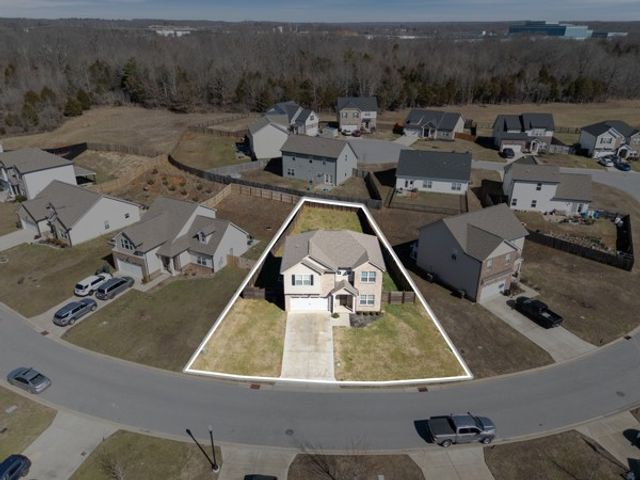 714 Monarchos Bnd, Burns, TN 37029