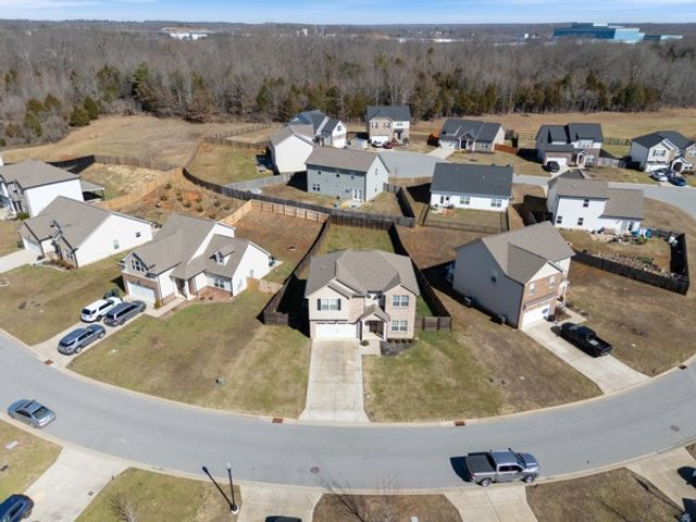 714 Monarchos Bnd, Burns, TN 37029