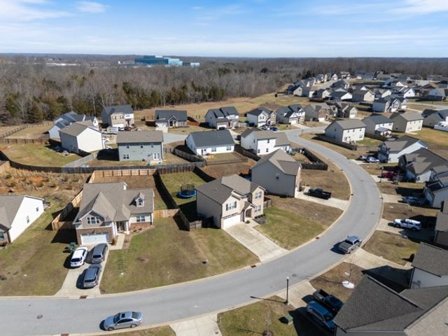 714 Monarchos Bnd, Burns, TN 37029