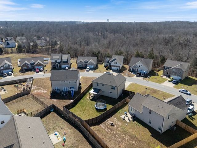 714 Monarchos Bnd, Burns, TN 37029