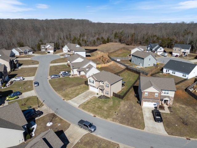 714 Monarchos Bnd, Burns, TN 37029