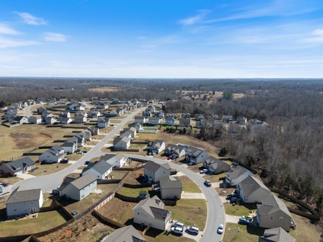 714 Monarchos Bnd, Burns, TN 37029