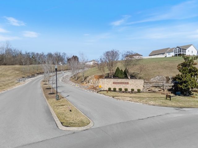 714 Monarchos Bnd, Burns, TN 37029