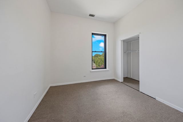 800 S Loomis Street 2, Chicago, IL 60607