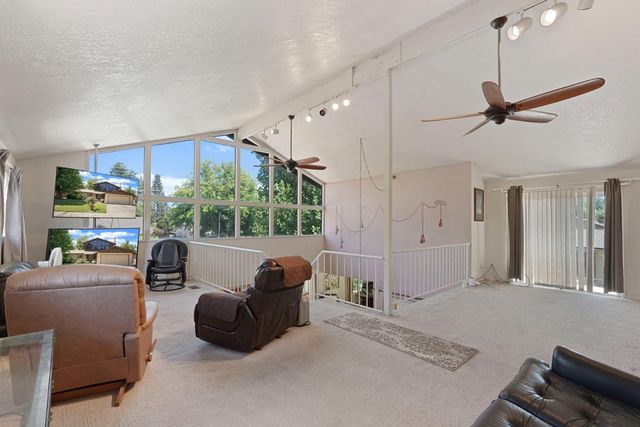 7 S Fairmont Ave, Lodi, CA 95240