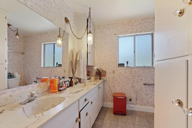 7 S Fairmont Ave, Lodi, CA 95240