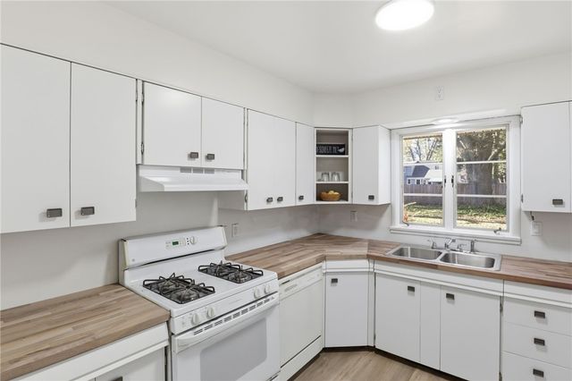 119 Oakridge Drive, Irondequoit, NY 14617