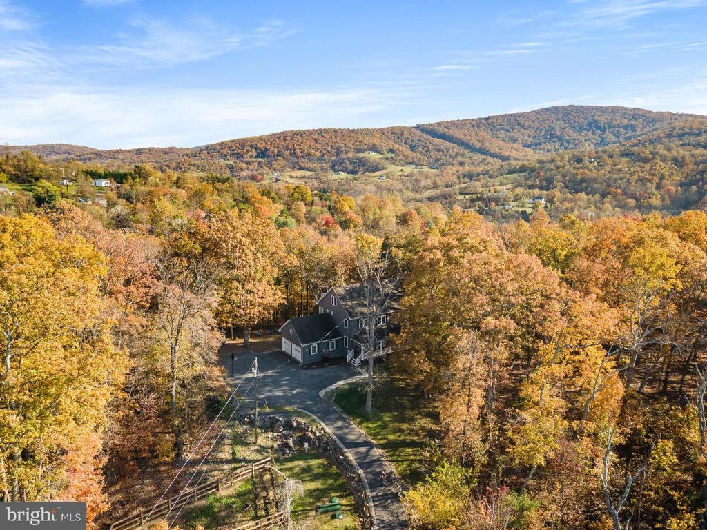 527 GRIMES GOLDEN RD, Linden, VA 22642