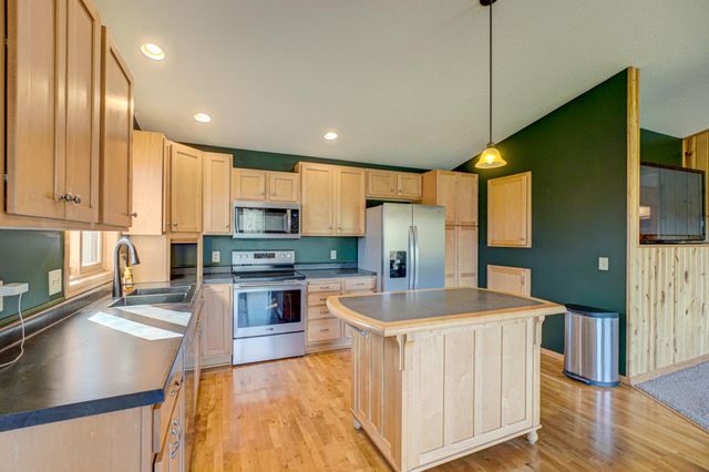 982 Drover Trail, Hudson, WI 54016