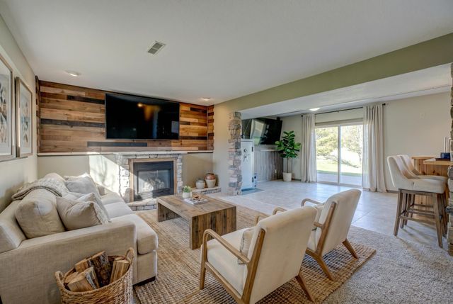 982 Drover Trail, Hudson, WI 54016