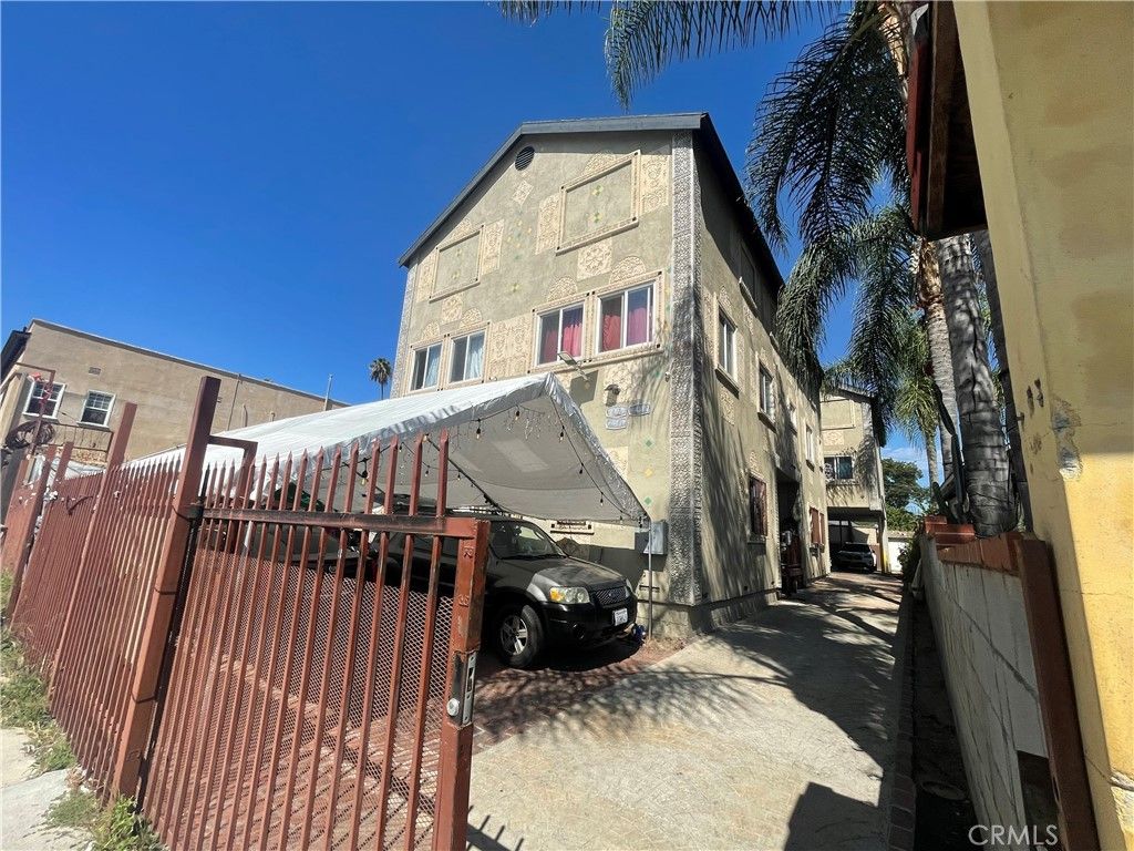 443 W 49th, Los Angeles, CA 90037 — exterior