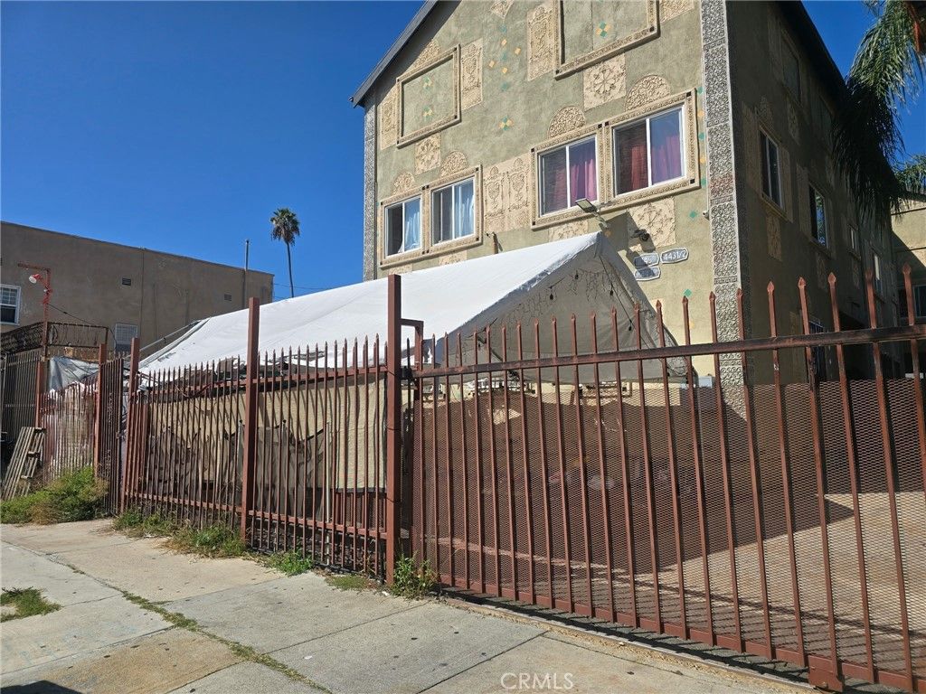 443 W 49th, Los Angeles, CA 90037 — photo 2