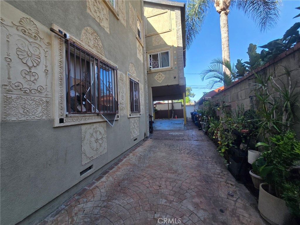 443 W 49th, Los Angeles, CA 90037 — photo 3