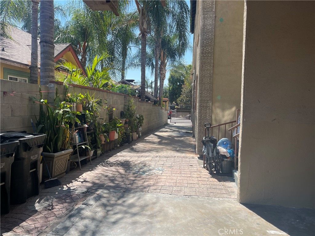 443 W 49th, Los Angeles, CA 90037 — photo 5