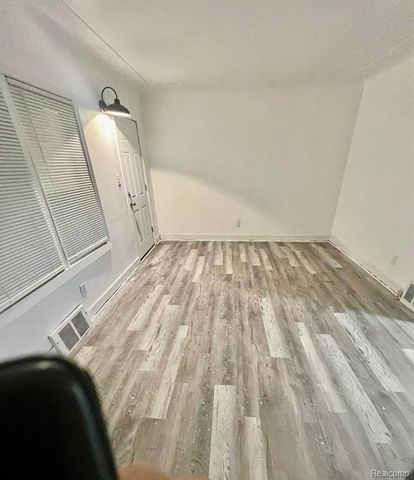 5620 Elmgrove Avenue, Warren, MI 48092