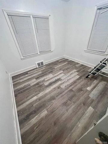 5620 Elmgrove Avenue, Warren, MI 48092