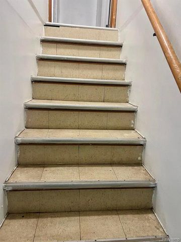 5620 Elmgrove Avenue, Warren, MI 48092