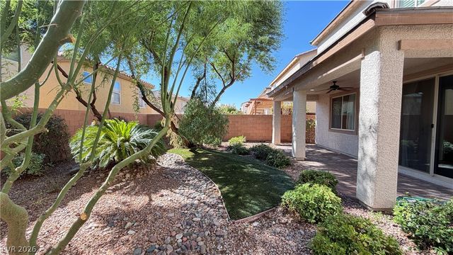 8118 Pinecrest Falls Street, Las Vegas, NV 89113