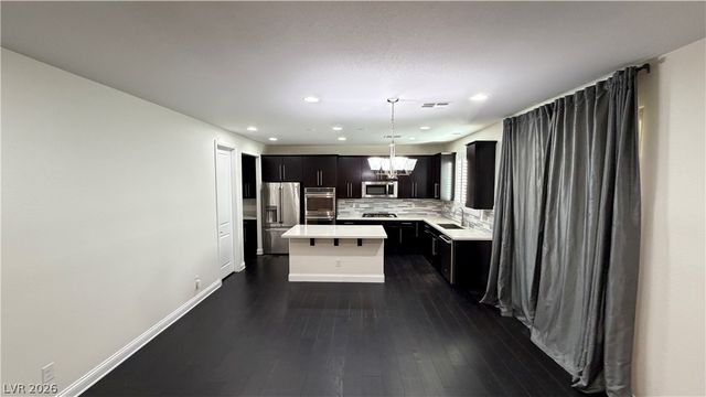 8118 Pinecrest Falls Street, Las Vegas, NV 89113