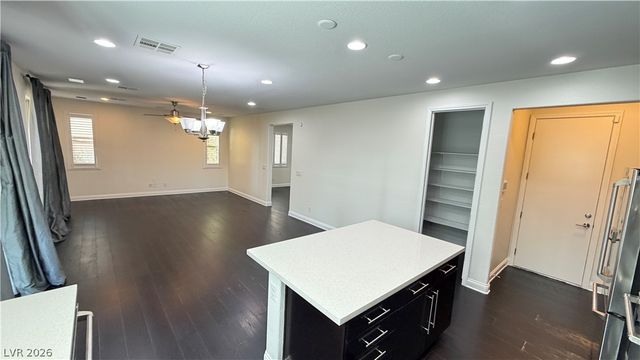8118 Pinecrest Falls Street, Las Vegas, NV 89113