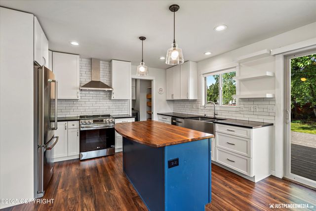 9819 Chatham Circle, Eagle River, AK 99577