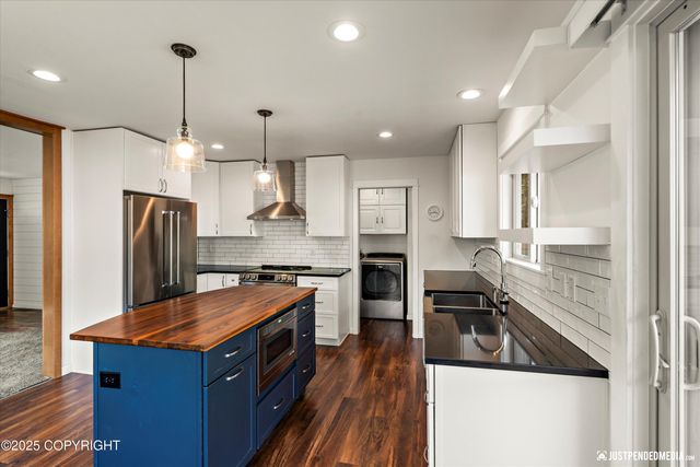 9819 Chatham Circle, Eagle River, AK 99577