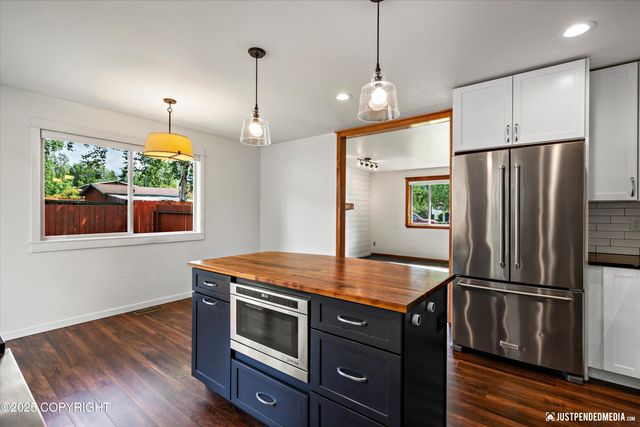 9819 Chatham Circle, Eagle River, AK 99577