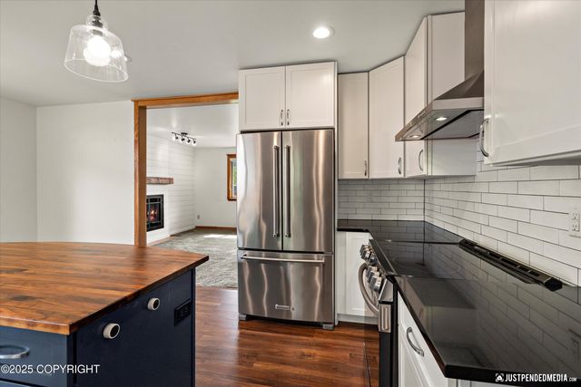 9819 Chatham Circle, Eagle River, AK 99577