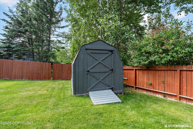 9819 Chatham Circle, Eagle River, AK 99577