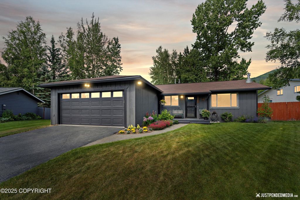 9819 Chatham Circle, Eagle River, AK 99577